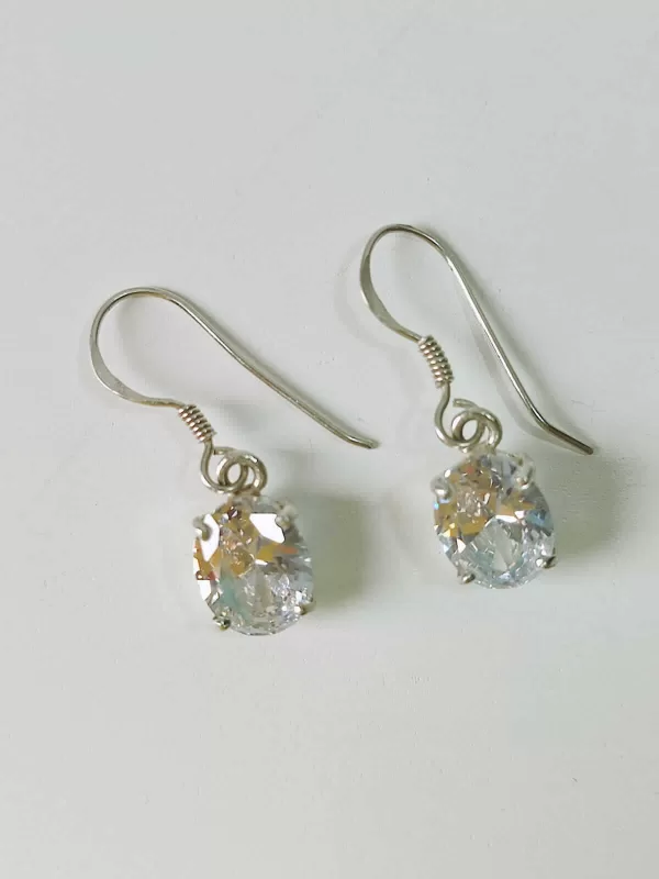 Aros colgante con circón blanco ovalado